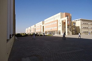 Protestations : les étudiants de la Faculté des lettres et sciences humaines (FLSH) arrêtent les cours 