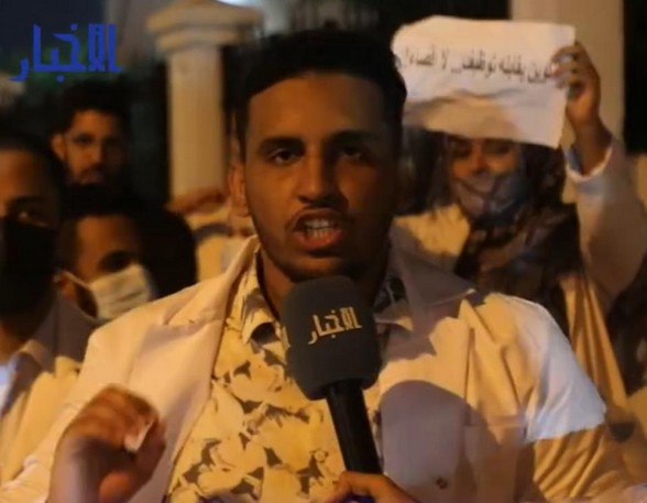 Des médecins manifestent devant le Parlement pour exiger leur recrutement