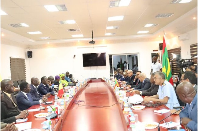 Le ministre des Pêches tient une séance de travail avec son homologue sénégalais